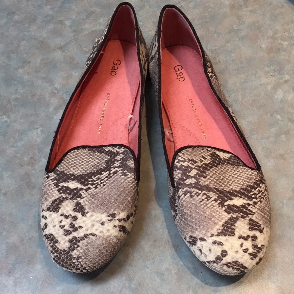 Gap leather flats (sz 8)